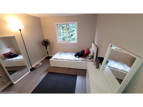 39 Sable Drive, Hamilton, ON - Indoor Photo Showing Bedroom