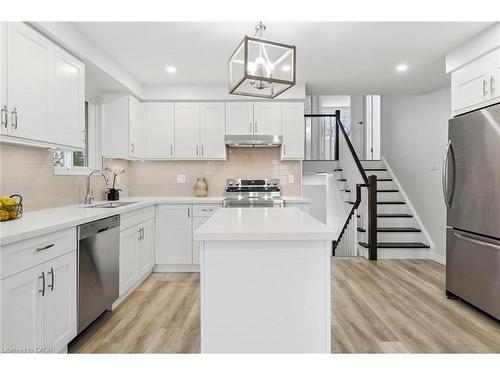 2344 Glastonbury Road, Burlington, ON - Indoor Photo Showing Kitchen With Stainless Steel Kitchen With Upgraded Kitchen