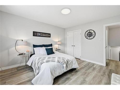 2344 Glastonbury Road, Burlington, ON - Indoor Photo Showing Bedroom