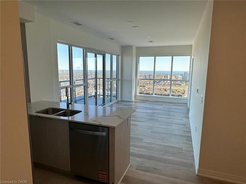 1601-15 Watergarden Drive, Mississauga, ON - Indoor Photo Showing Kitchen With Double Sink