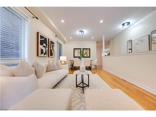 42 Arrowpoint Drive, Brampton, ON - Indoor Photo Showing Living Room