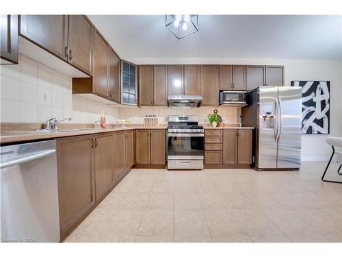 42 Arrowpoint Drive, Brampton, ON - Indoor Photo Showing Kitchen With Double Sink