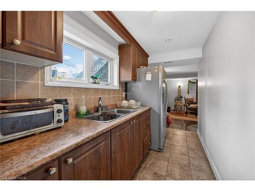 3175 Bunkerhill Place, Burlington, ON - Indoor Photo Showing Kitchen With Double Sink
