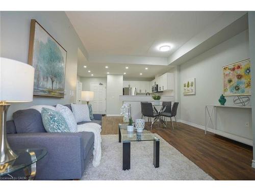 107-7 Kay Crescent, Guelph, ON - Indoor Photo Showing Living Room