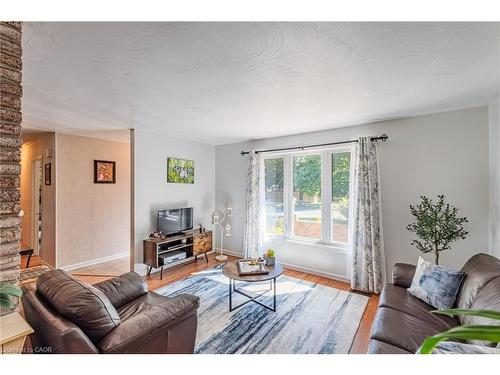 26 Douglas Avenue, Simcoe, ON - Indoor Photo Showing Living Room