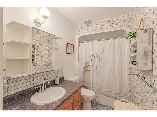 26 Douglas Avenue, Simcoe, ON - Indoor Photo Showing Bathroom