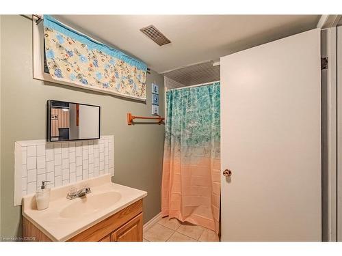 26 Douglas Avenue, Simcoe, ON - Indoor Photo Showing Bathroom