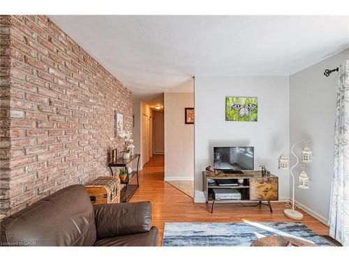 26 Douglas Avenue, Simcoe, ON - Indoor Photo Showing Living Room