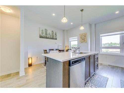 90-51 Sparrow Avenue, Cambridge, ON - Indoor Photo Showing Kitchen