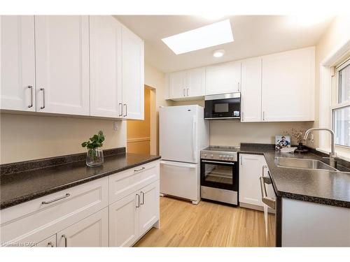 5 Mckenzie Street, Cambridge, ON - Indoor Photo Showing Kitchen