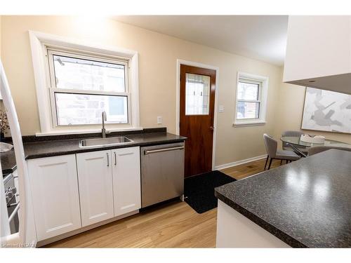 5 Mckenzie Street, Cambridge, ON - Indoor Photo Showing Kitchen