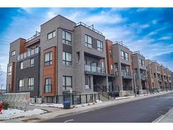 24-14 Lytham Green Circle  Newmarket, ON L3Y 0H3