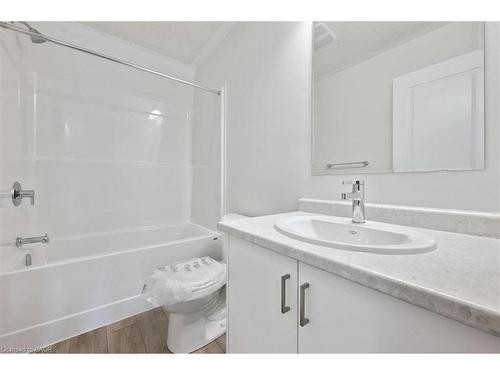 23 Reverie Way, Kitchener, ON - Indoor Photo Showing Bathroom