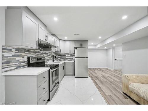 24 Derby Drive, Caledonia, ON - Indoor Photo Showing Kitchen With Upgraded Kitchen