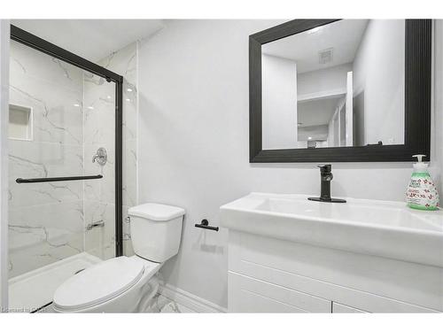 24 Derby Drive, Caledonia, ON - Indoor Photo Showing Bathroom