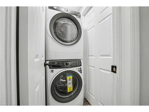 24 Derby Drive, Caledonia, ON - Indoor Photo Showing Laundry Room