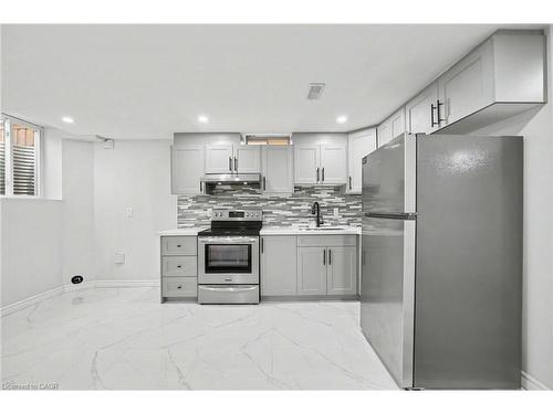 24 Derby Drive, Caledonia, ON - Indoor Photo Showing Kitchen With Upgraded Kitchen
