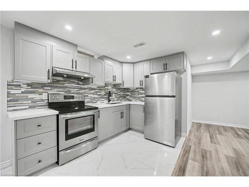 24 Derby Drive, Caledonia, ON - Indoor Photo Showing Kitchen With Upgraded Kitchen