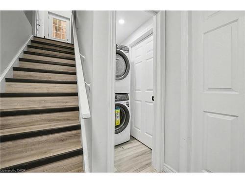24 Derby Drive, Caledonia, ON - Indoor Photo Showing Laundry Room