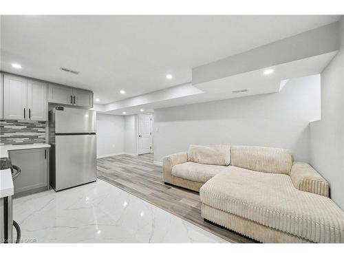 24 Derby Drive, Caledonia, ON - Indoor Photo Showing Kitchen