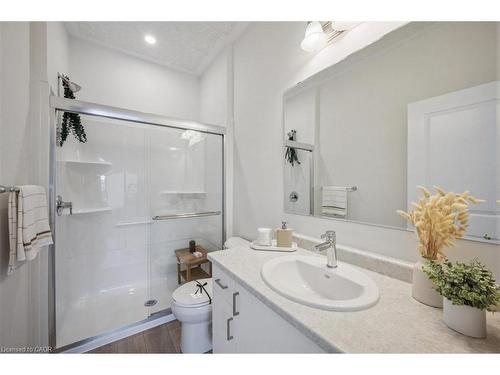 81 Reverie Way, Kitchener, ON - Indoor Photo Showing Bathroom