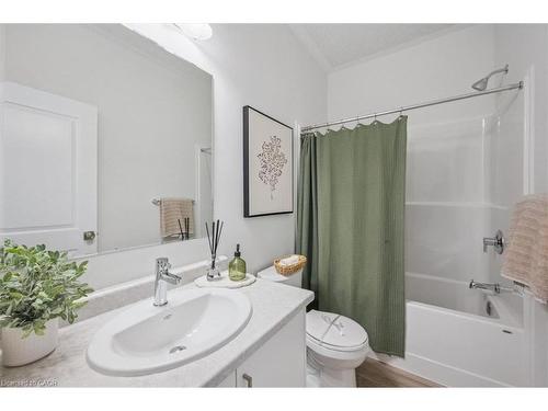 81 Reverie Way, Kitchener, ON - Indoor Photo Showing Bathroom