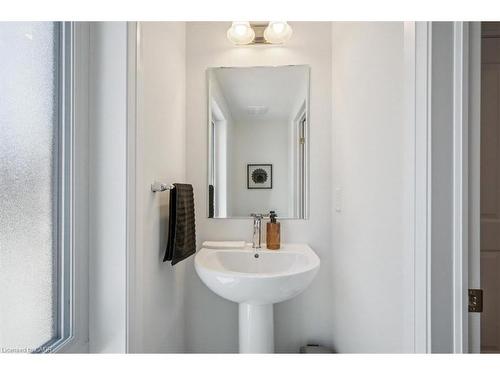 81 Reverie Way, Kitchener, ON - Indoor Photo Showing Bathroom
