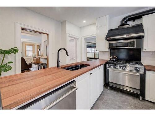 24 Manley Street, Ayr, ON - Indoor Photo Showing Kitchen
