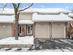 21-205 Highland Crescent  Kitchener, ON N2M 5L6