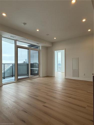 1812-25 Wellington Street S, Kitchener, ON - Indoor