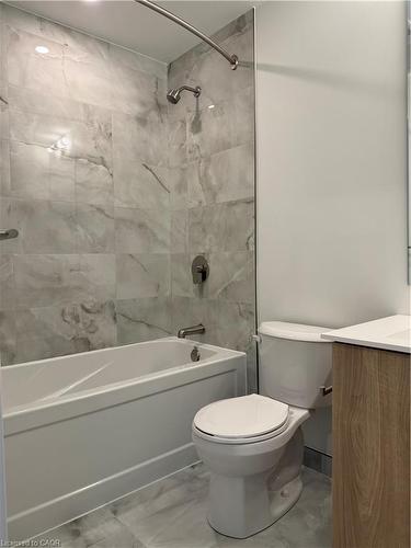 1812-25 Wellington Street S, Kitchener, ON - Indoor Photo Showing Bathroom