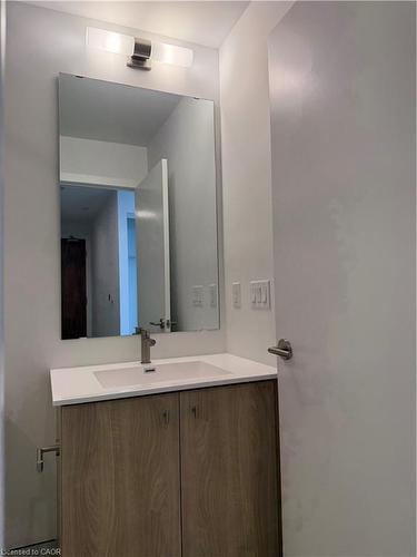 1812-25 Wellington Street S, Kitchener, ON - Indoor Photo Showing Bathroom