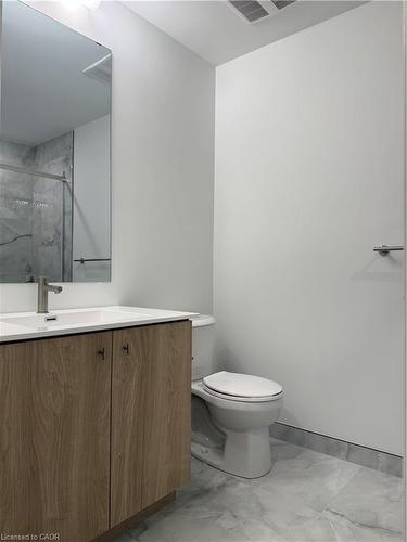 1812-25 Wellington Street S, Kitchener, ON - Indoor Photo Showing Bathroom