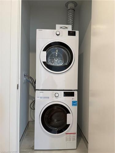 1812-25 Wellington Street S, Kitchener, ON - Indoor Photo Showing Laundry Room