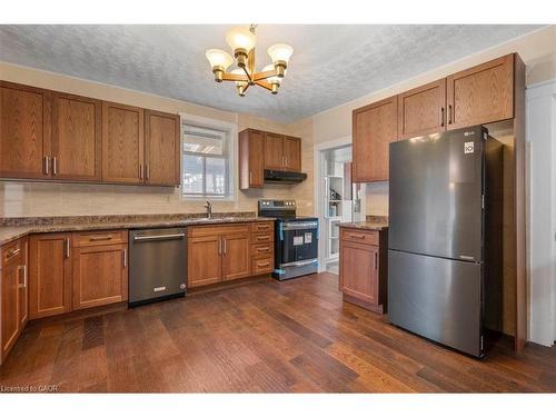136 Wellington Street N, Kitchener, ON - Indoor Photo Showing Kitchen