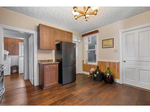 136 Wellington Street N, Kitchener, ON - Indoor Photo Showing Kitchen