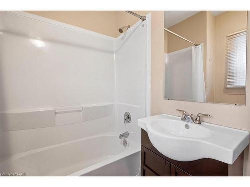 136 Wellington Street N, Kitchener, ON - Indoor Photo Showing Bathroom