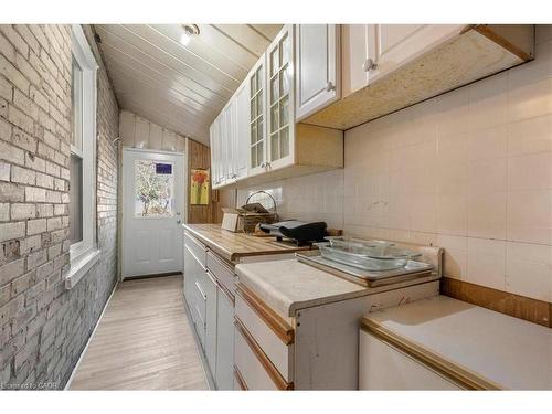 136 Wellington Street N, Kitchener, ON - Indoor Photo Showing Kitchen