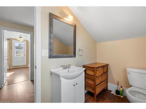 136 Wellington Street N, Kitchener, ON - Indoor Photo Showing Bathroom