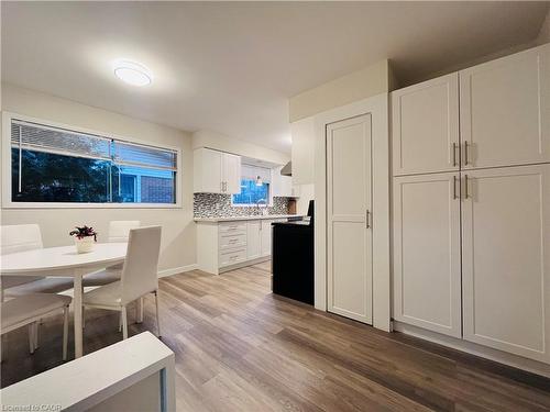 243 Appleby Line, Burlington, ON - Indoor Photo Showing Dining Room