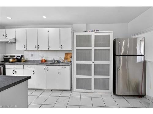 19 Hindquarter Crescent, Brampton, ON - Indoor Photo Showing Kitchen With Double Sink