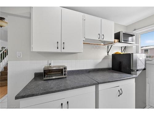 19 Hindquarter Crescent, Brampton, ON - Indoor Photo Showing Kitchen