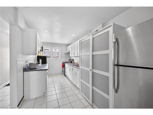 19 Hindquarter Crescent, Brampton, ON - Indoor Photo Showing Kitchen