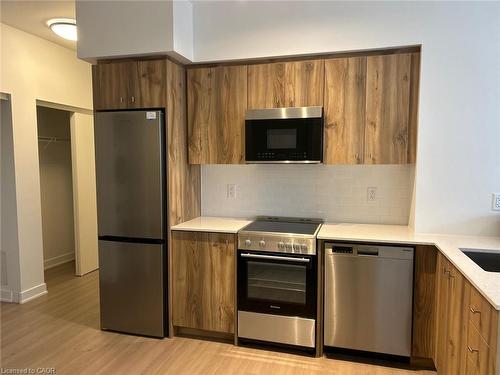 2908-25 Wellington Street S, Kitchener, ON - Indoor Photo Showing Kitchen With Stainless Steel Kitchen