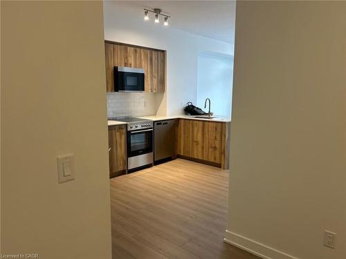 2908-25 Wellington Street S, Kitchener, ON - Indoor Photo Showing Kitchen