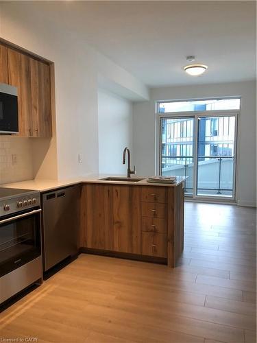 2908-25 Wellington Street S, Kitchener, ON - Indoor Photo Showing Kitchen