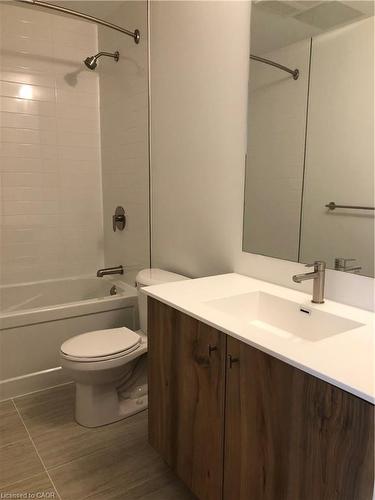 2908-25 Wellington Street S, Kitchener, ON - Indoor Photo Showing Bathroom