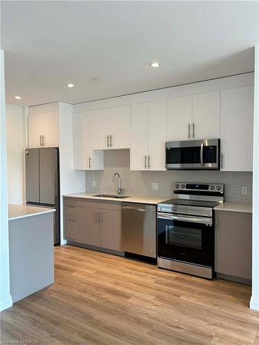 304-525 New Dundee Road, Kitchener, ON - Indoor Photo Showing Kitchen