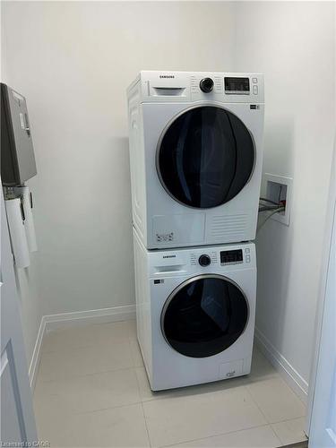 304-525 New Dundee Road, Kitchener, ON - Indoor Photo Showing Laundry Room