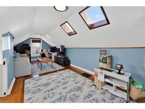 207 Edgemont Street S, Hamilton, ON - Indoor